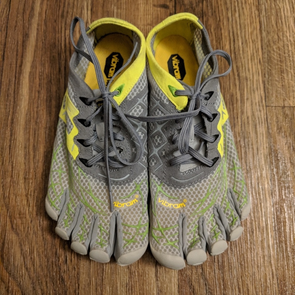 Vibram 5 Finger Shoes - *basically new!*